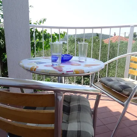 Neva Apartment Necujam